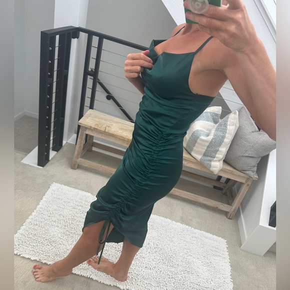 Emerald green satin v-neck midi formal dress ruched slit wedding event Festive M - Picture 5 of 12